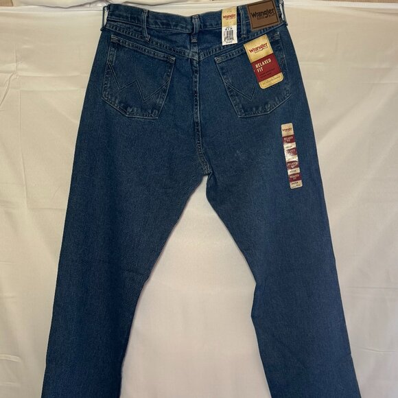 Men's Wrangler Rugged Wear Relaxed Fit Size 35X34 Blue Denim NWT Fits Over Boots - Picture 1 of 4